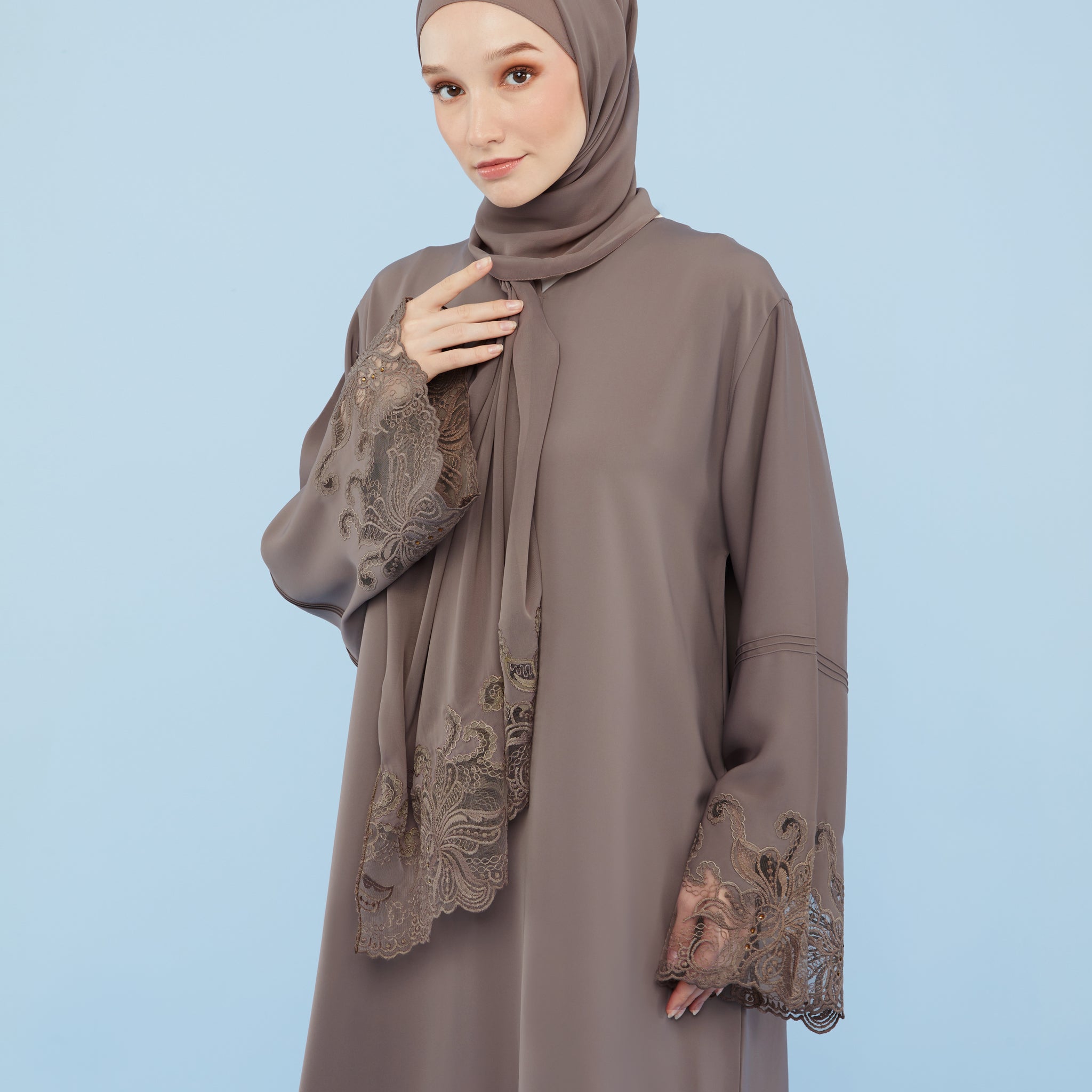 Amalia Abaya in Ranch Brown