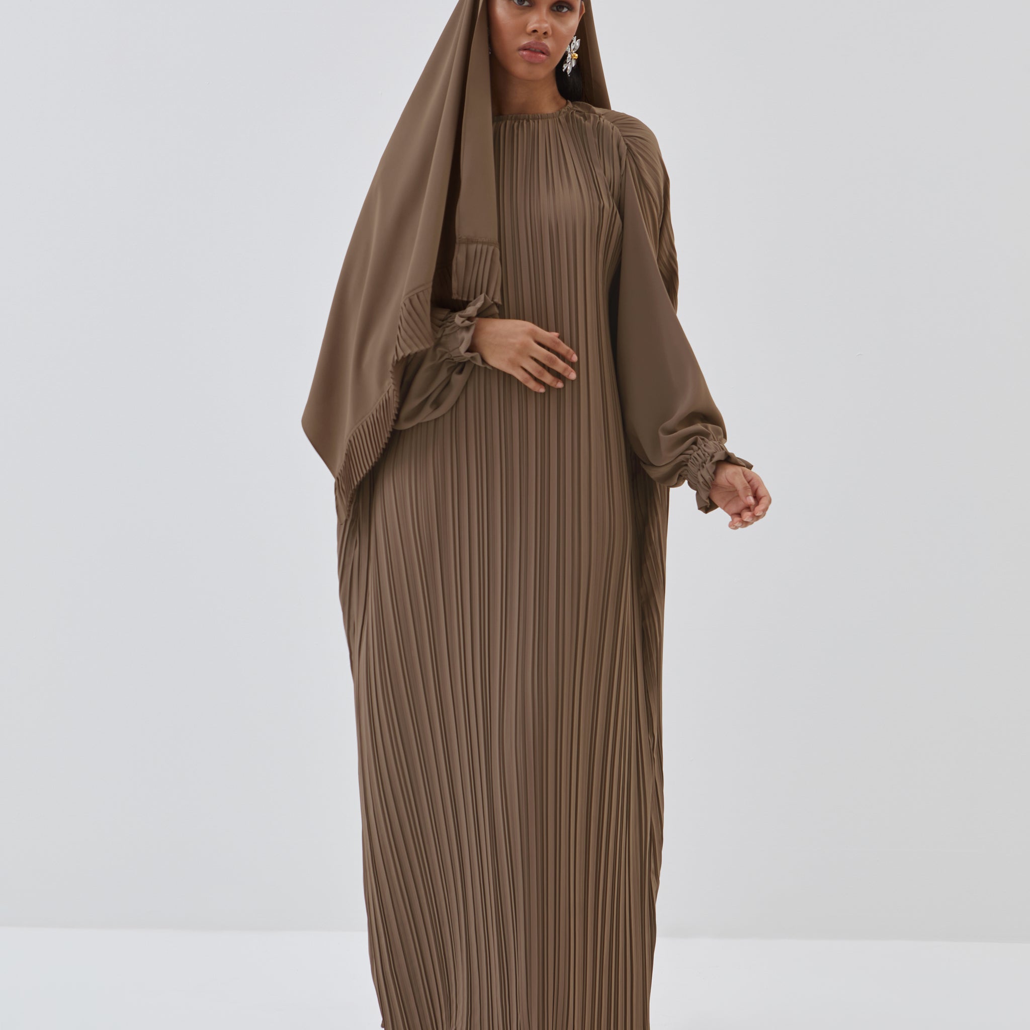 Galbi Abaya in Ash Brown