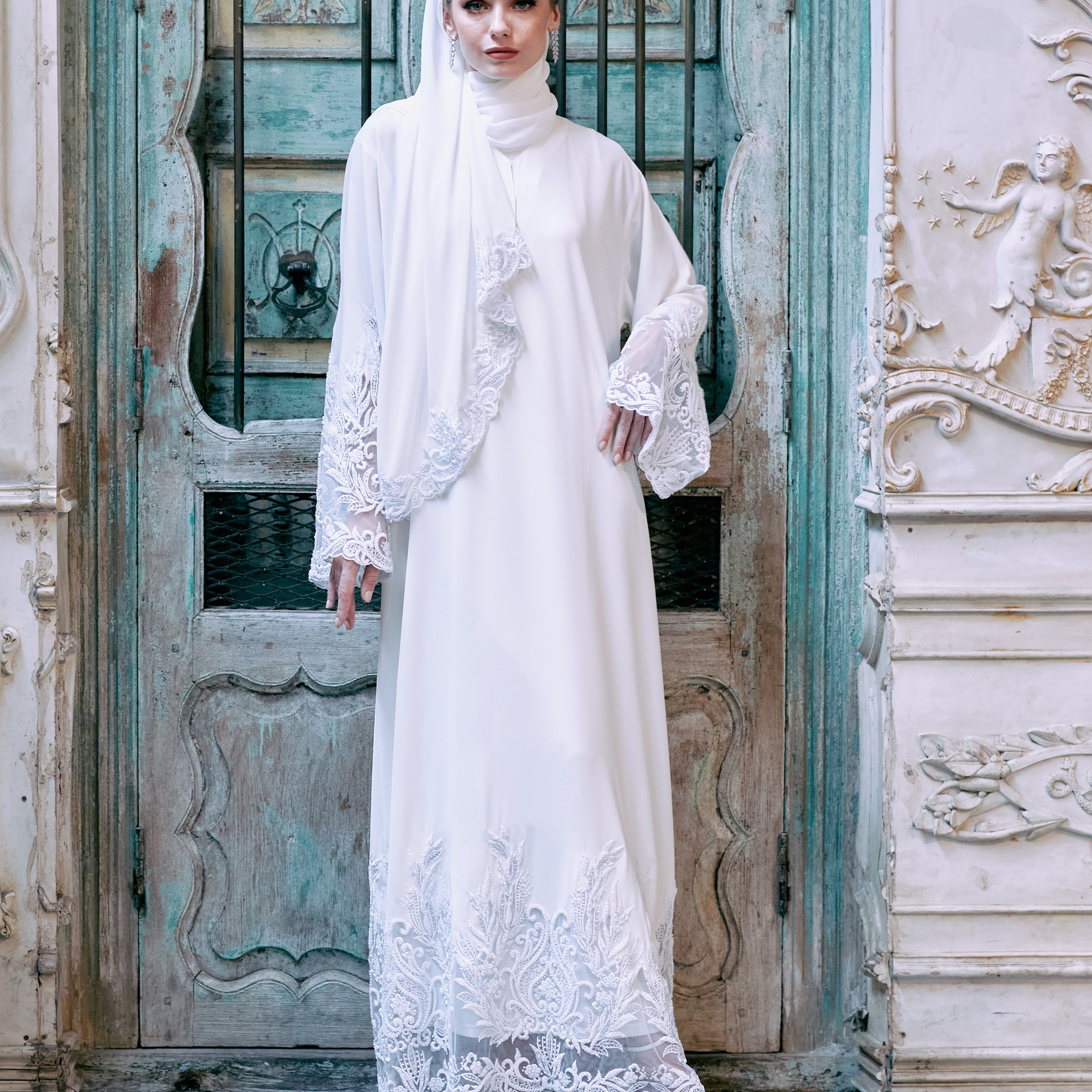 Perla Abaya in Off White
