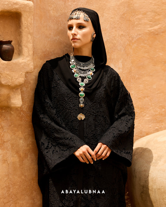 Salma Kaftan in Meteorite