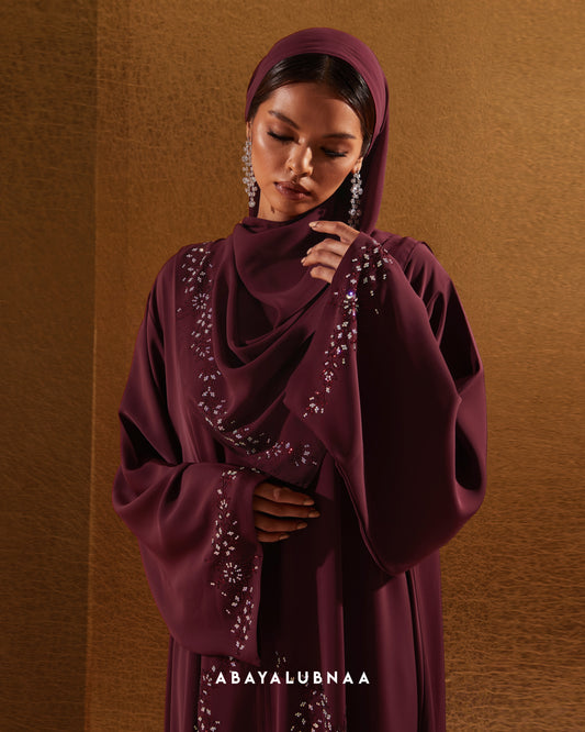 Yusra Abaya in Maroon