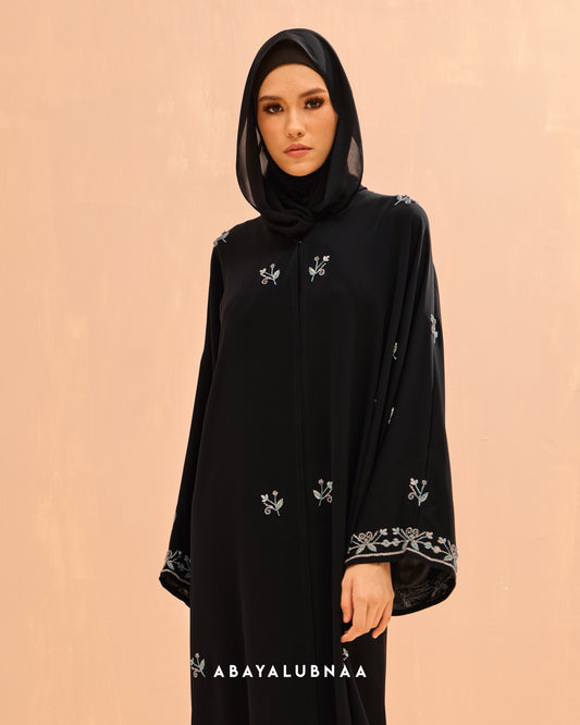 Zahira Abaya in Meteorite