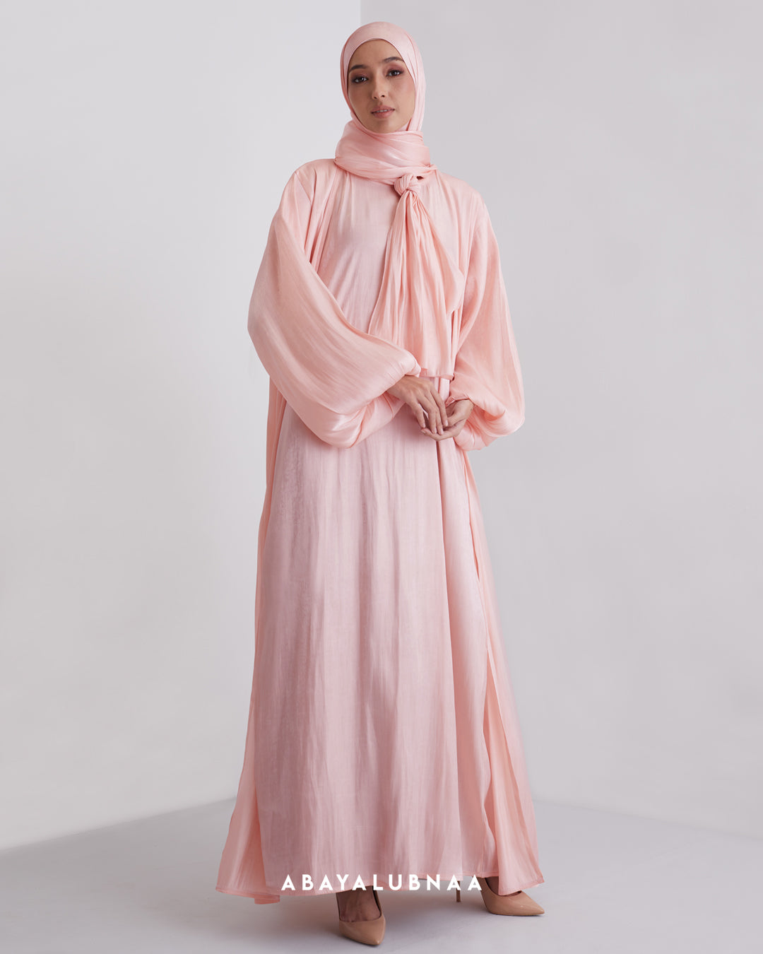 Elsa Abaya in Pale Peach