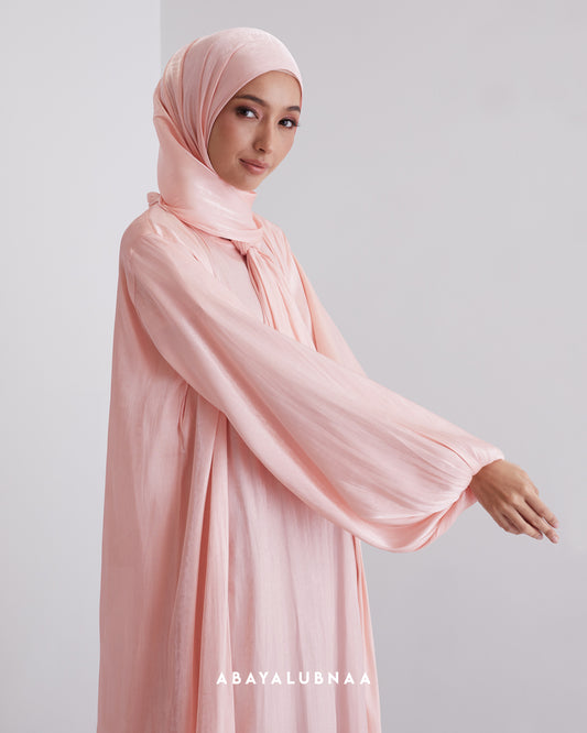 Elsa Abaya in Pale Peach