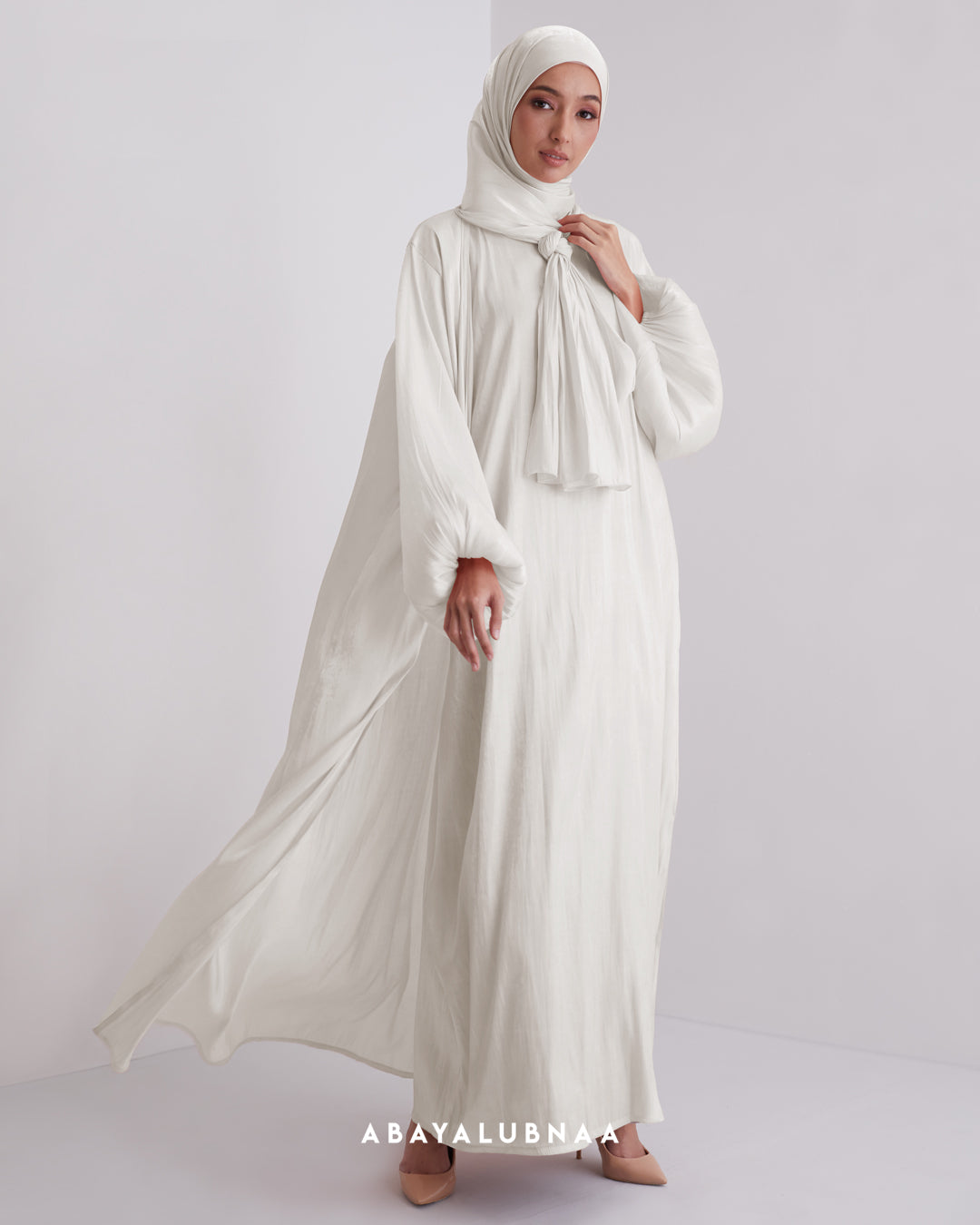 Elsa Abaya in Off White