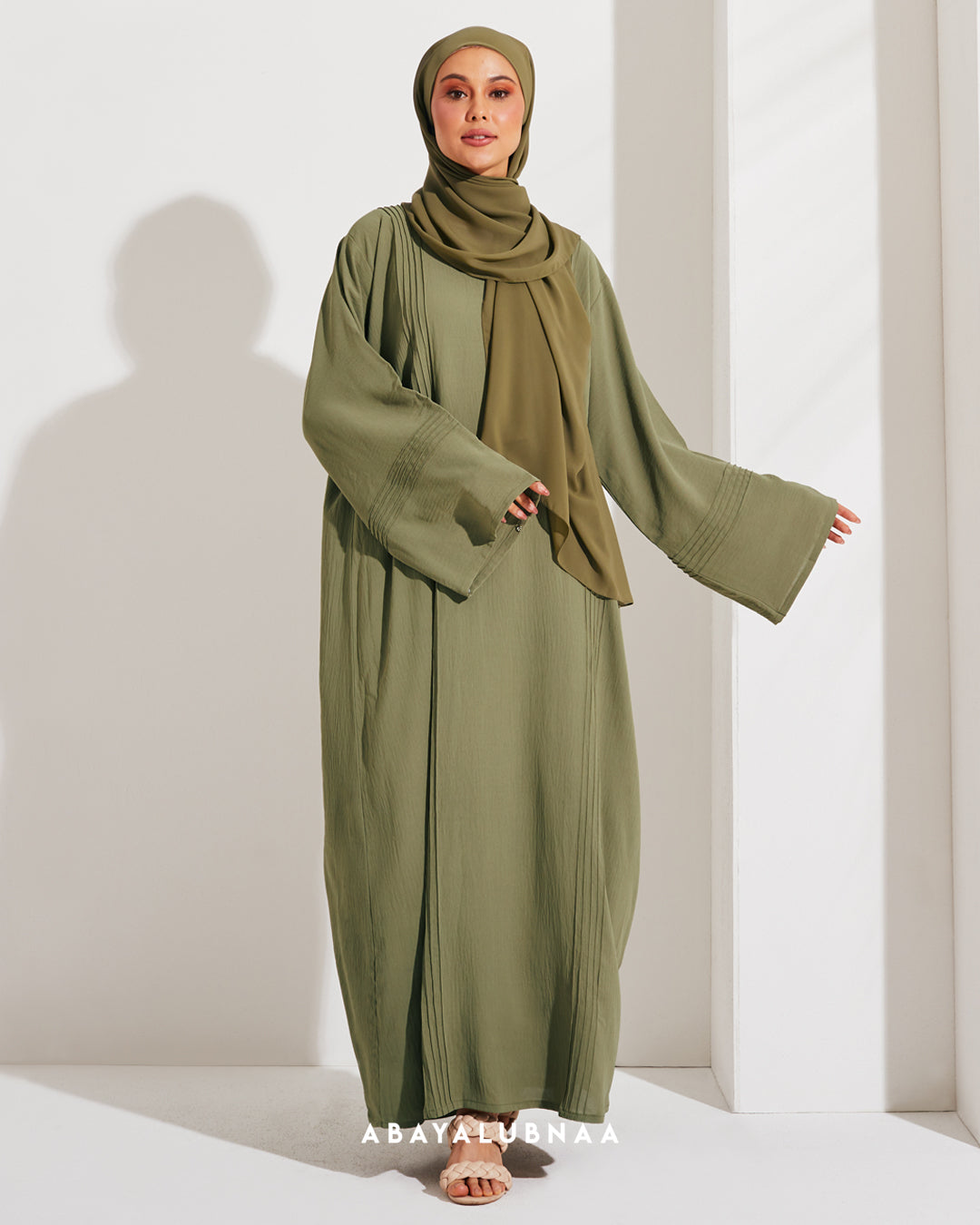 Nour Abaya in Leaf Green