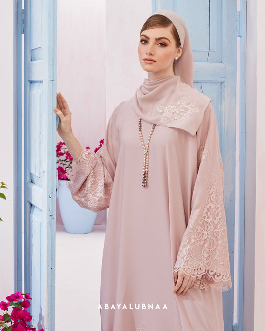 Elara Abaya in Sweet Pink