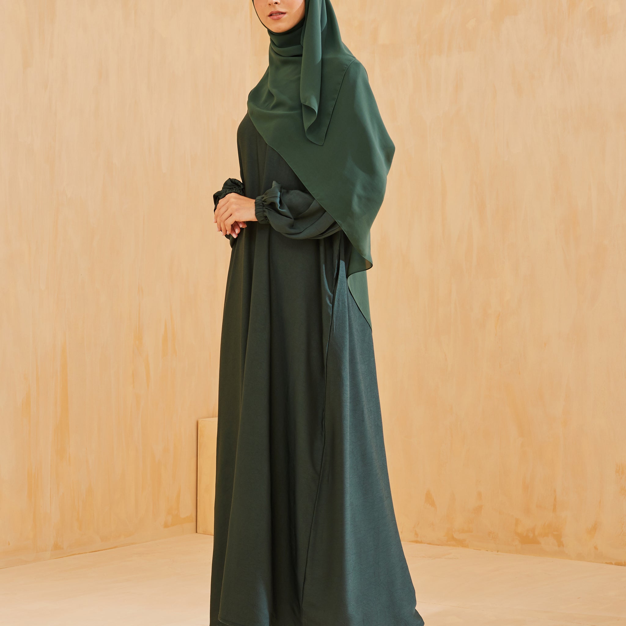 Inaaya Abaya in Hunter Green