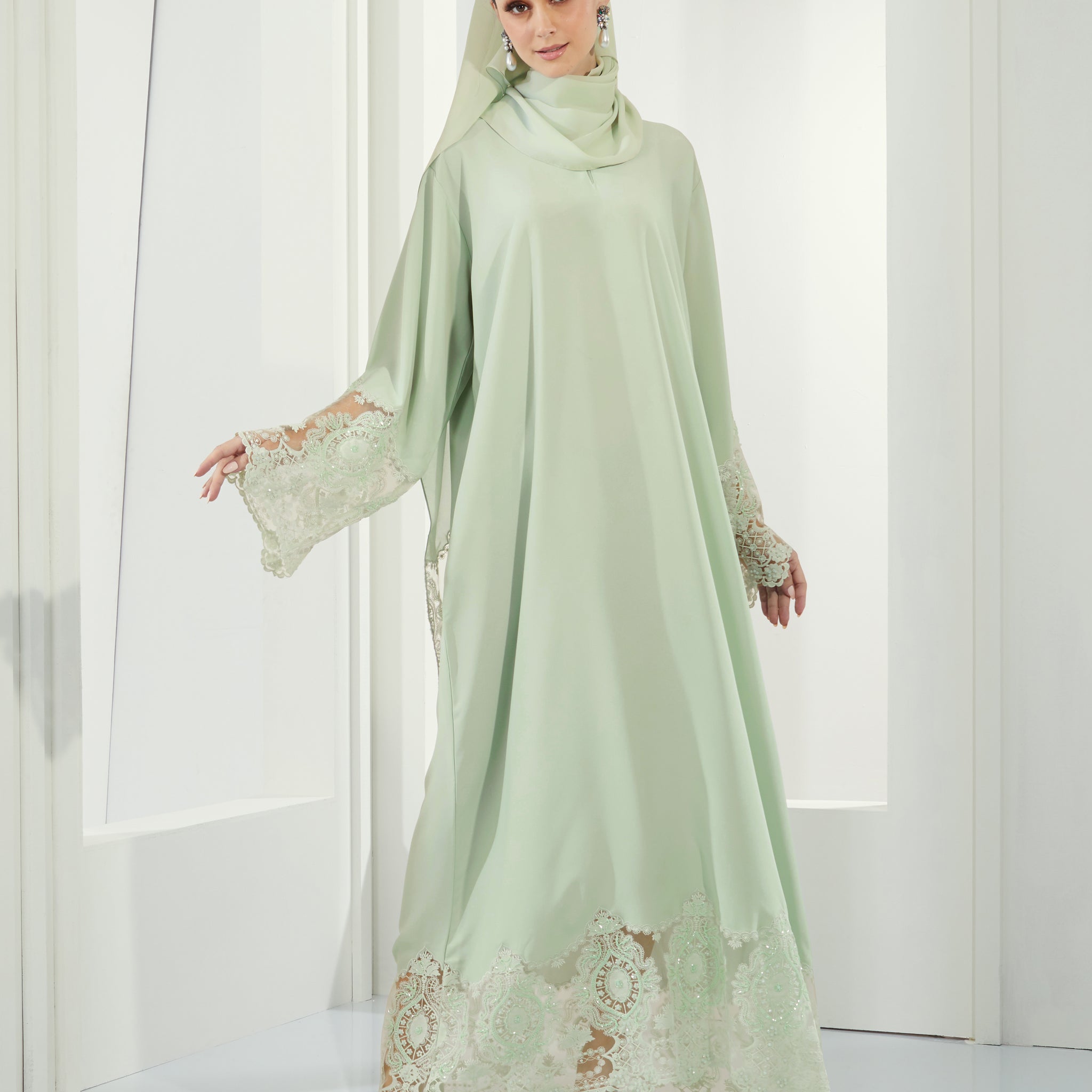 Lateefa Abaya in Honeydew