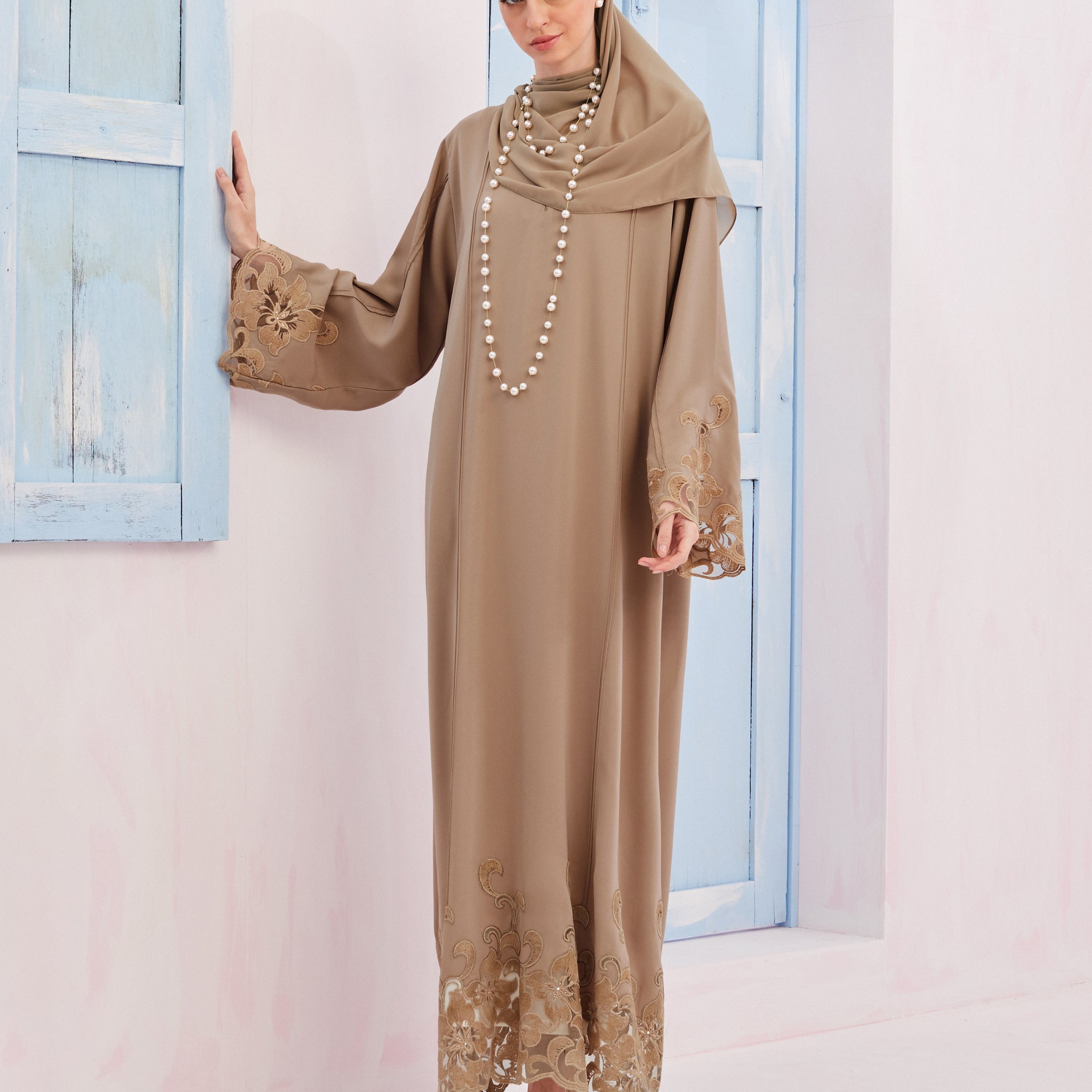 Talia Abaya in Powder Brown