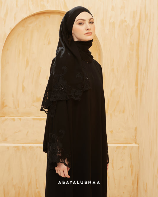 Talia Abaya in Meteorite